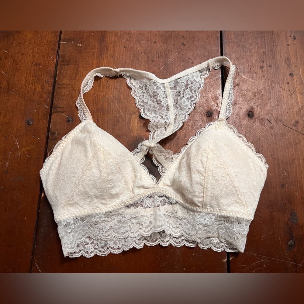Gilly Hicks Small women’s ivory white bralette padded cup racerback lace